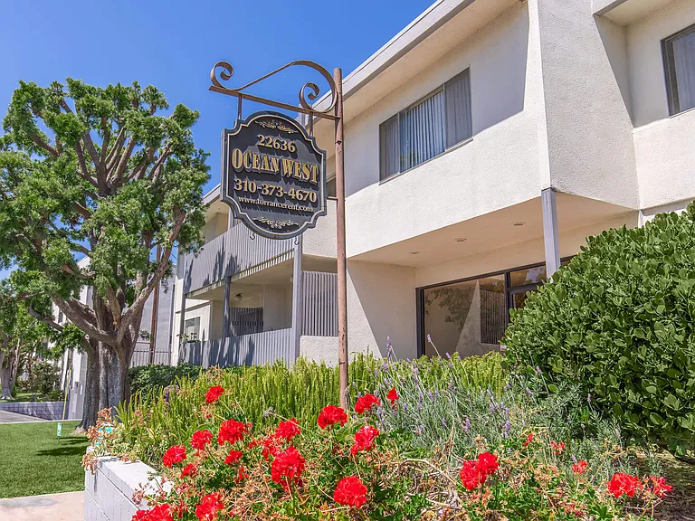 Ocean West Apartments — Photo 11