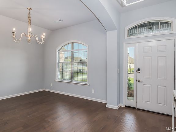 3rd image of 9266 Crescent Lodge Cir