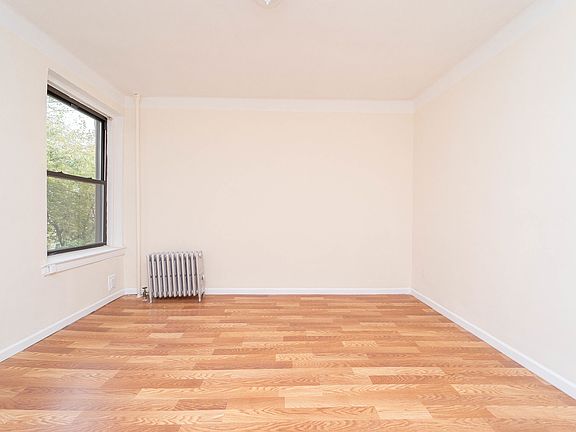 4th image of 24-05 28th St #2R