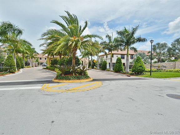 3rd image of 9598 Town Parc Cir S