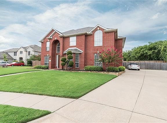 2nd image of 10506 Briar Brook Ln
