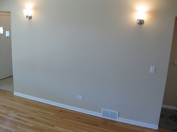 5th image of 3850 Emerson Dr