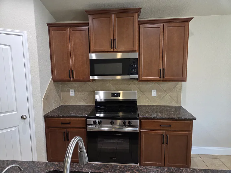 5202 Dauphin Dr — Photo 13