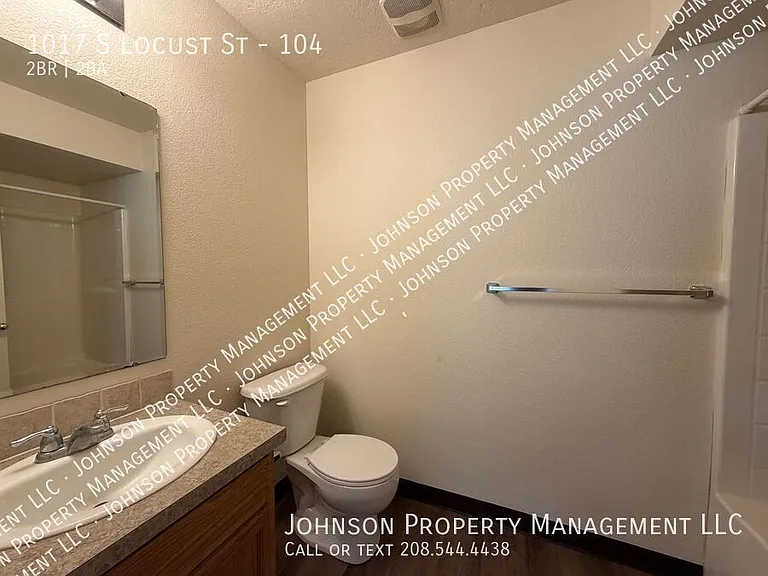 1017 S Locust St #104 — Photo 9