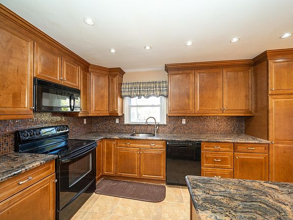 4th image of 4 Ironwood Ct