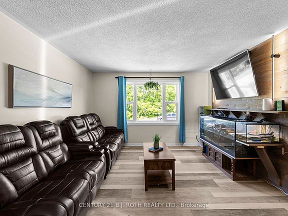 5th image of 128 Queen St