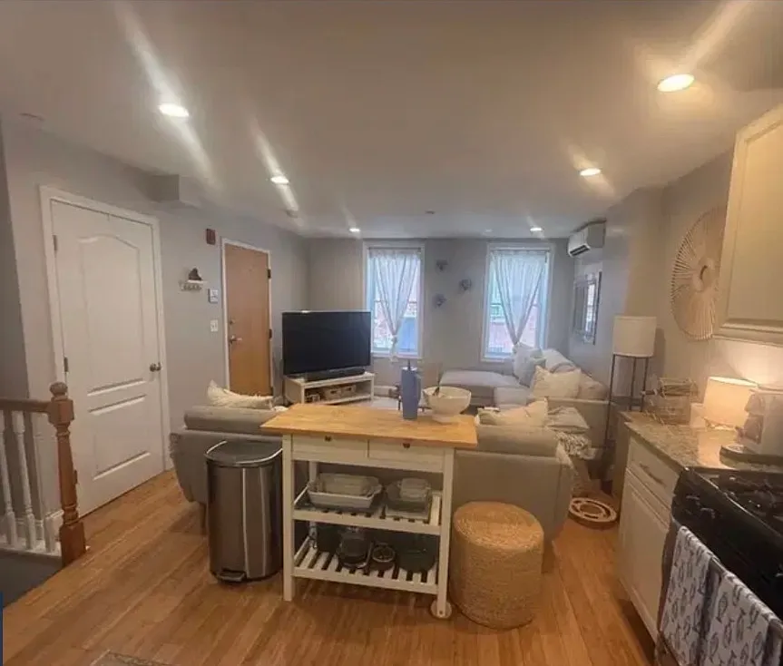 3 bed, 9999 sqft, $4,500 — Photo 4