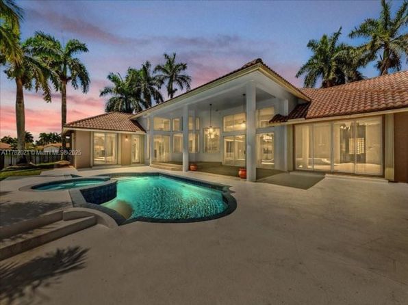 2534 Poinciana Dr