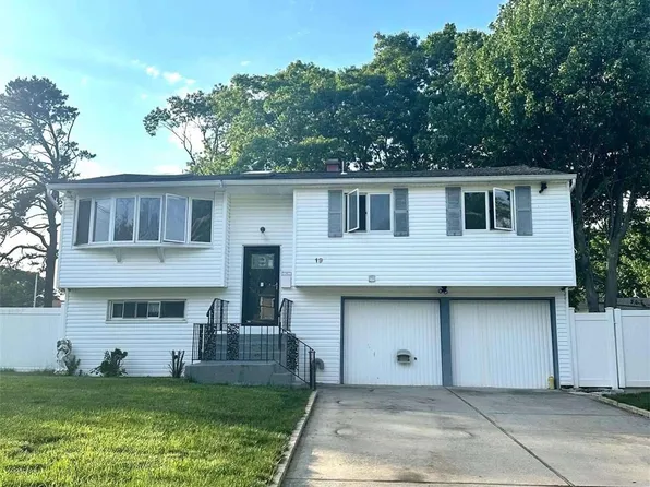 19 Amfer Court, Bay Shore, NY 11706