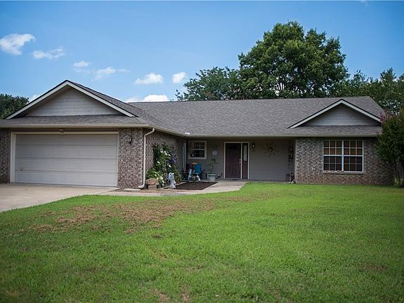2nd image of 1013 E Green Acres Dr