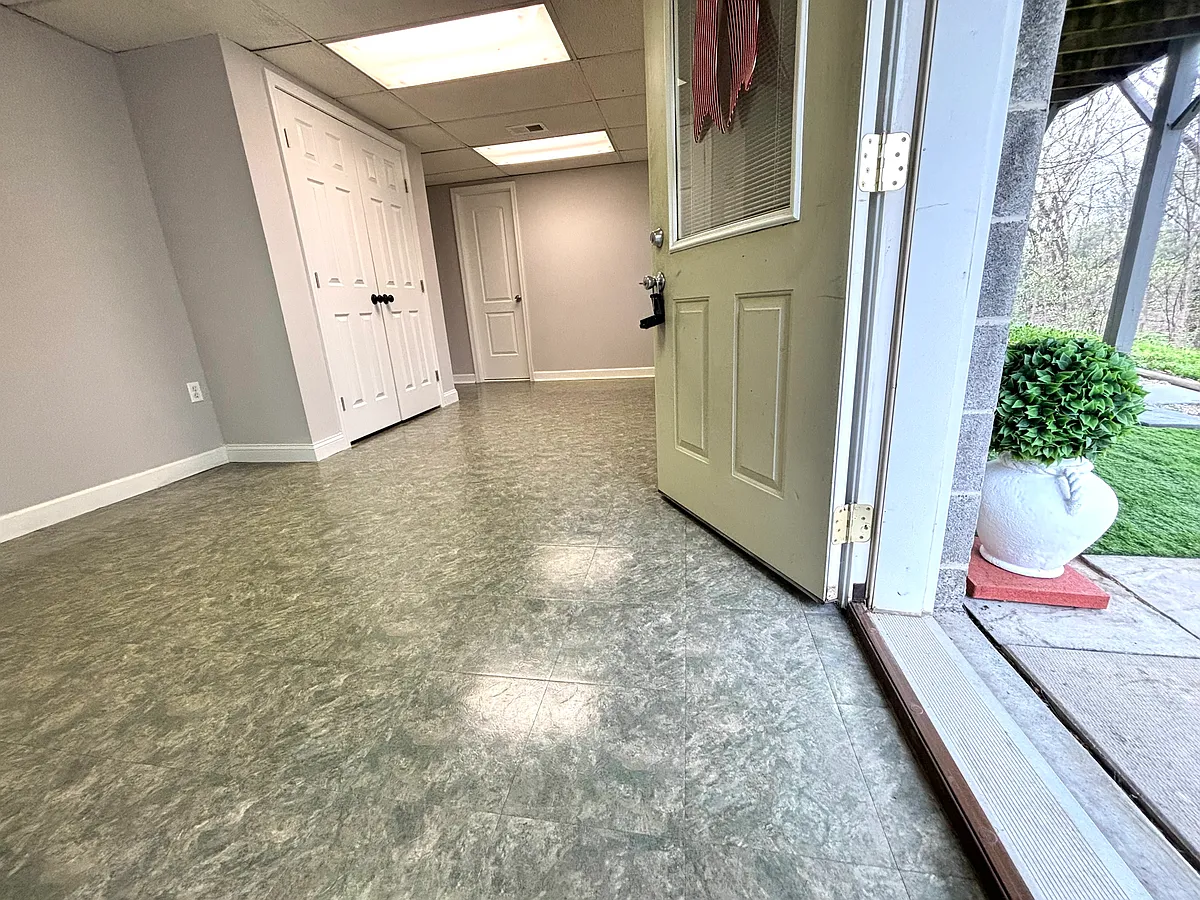 Building Photo - 311 Yale Dr #2