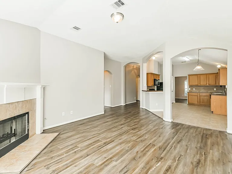 13831 Hillingdale Ln — Photo 7