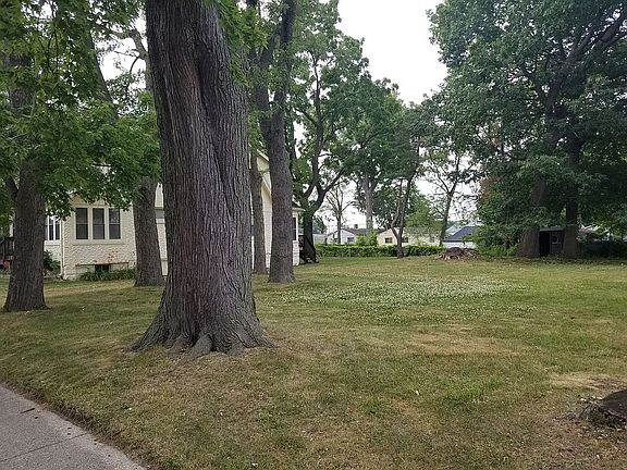 5th image of 11227 Jackson Ave