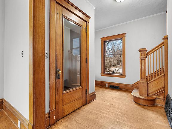 2nd image of 410 Park Pl