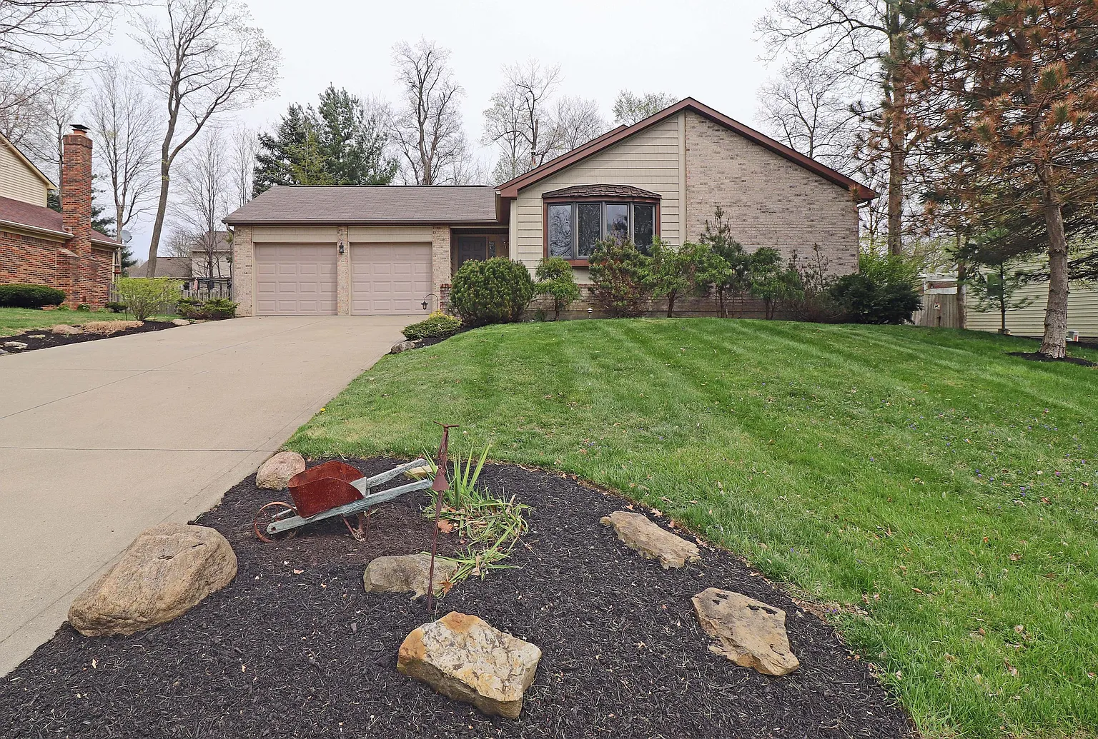 508 Howland Dr photo 1