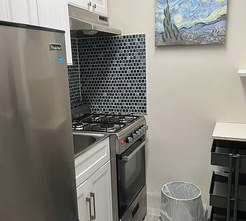 4th image of 8 Bryant Crescent #1H