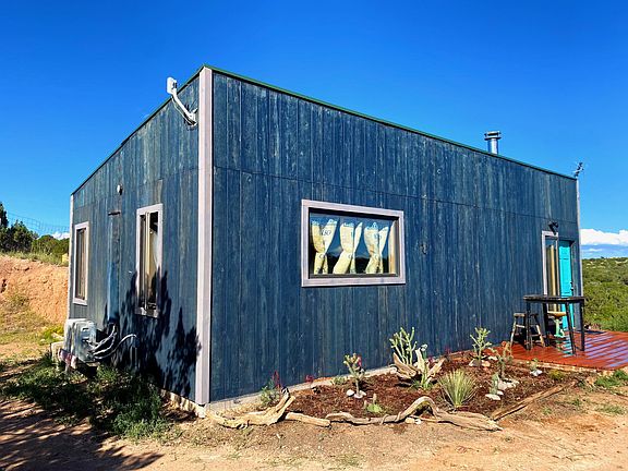 Beautiful sunrise in the morning and sunsets in the eve. Cant beat that!