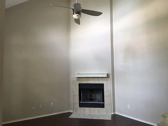 3rd image of 124 Summer Place Dr