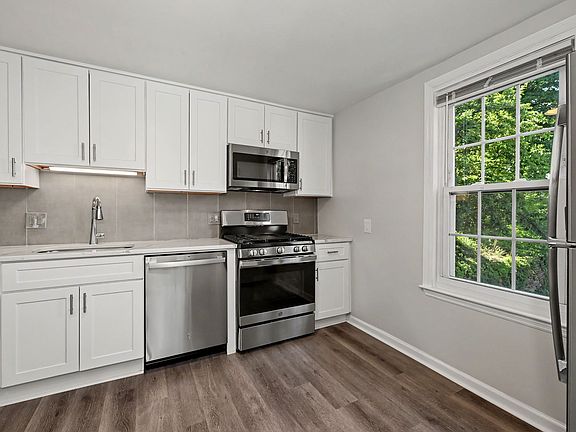 4th image of 177 Davis Ave #3