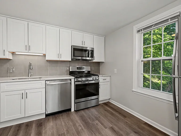 177 Davis Ave #3 — Photo 4