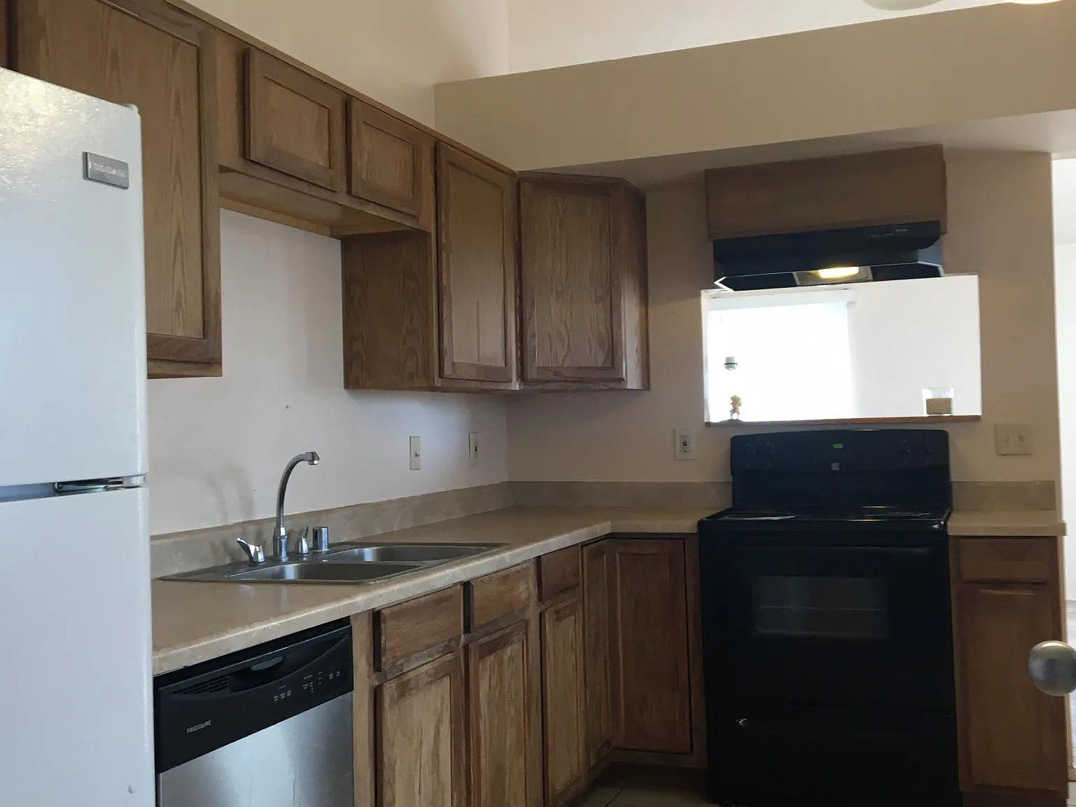 2 bed, 970 sqft, $1,425 — Photo 2