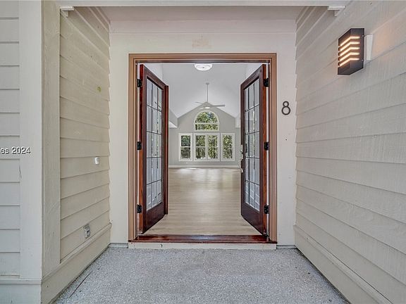 3rd image of 8 Pineland Rd