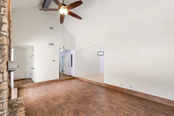 3 bed, 1436 sqft, $2,000 — Photo 4