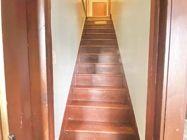 33 N Pleasant St