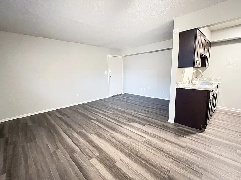 Crown Crossing Apartments — Photo 55