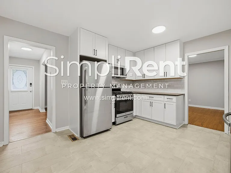 2447 Whites Mill Ln — Photo 2