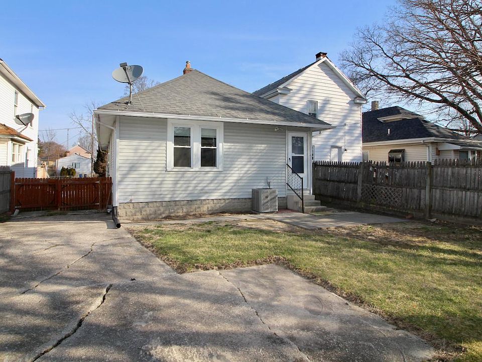 1st image of 1829 Barrows St