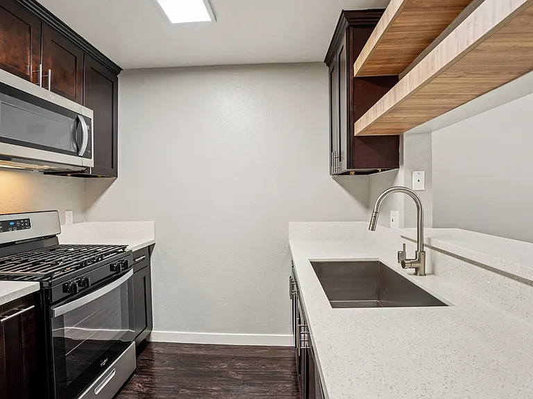Windfaire Apartments — Photo 18