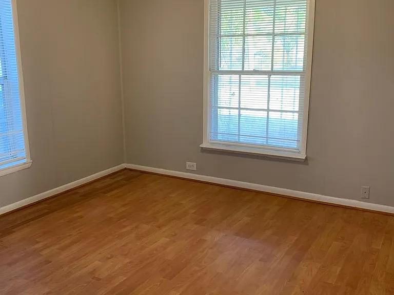 1050 Dubois St — Photo 6