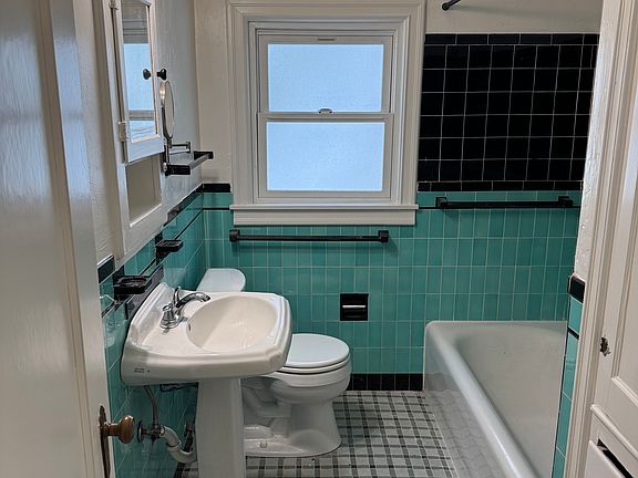 5th image of 1021 El Camino Real