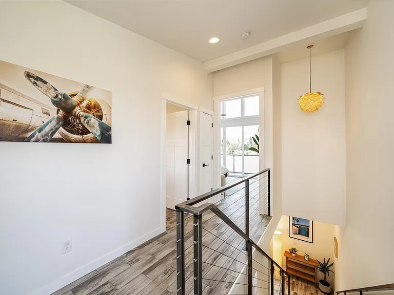 823 Orondo Ave #C — Photo 11