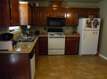 3rd image of 1601 Amber Dr