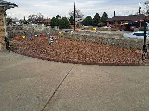 2nd image of 5805 Bagdad Way