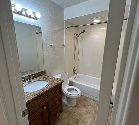 5th image of 757 Easton Ave