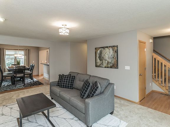 4th image of 325 NE Carefree Ln