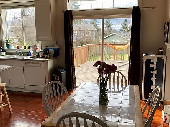 3rd image of 1274 Russell Dr