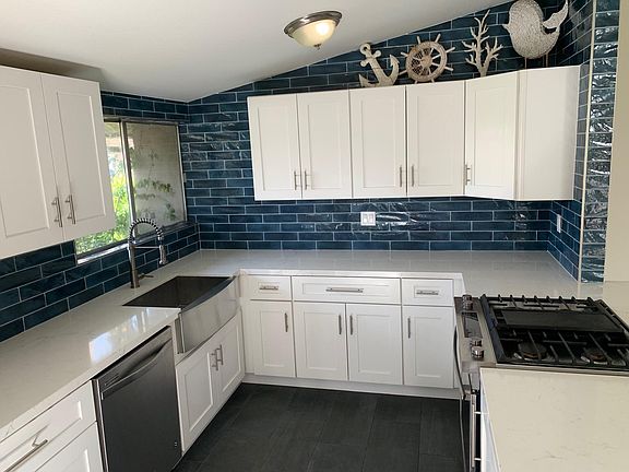 Kitchen with self ventilating range
