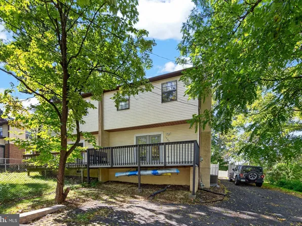 1704 Pennsylvania Ave, Oreland, PA 19075