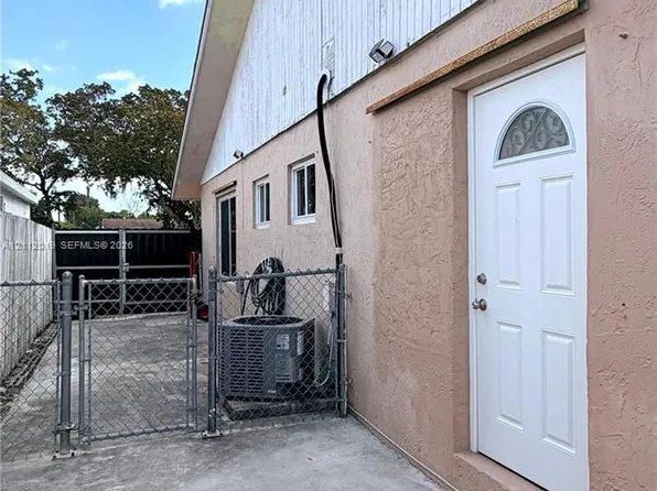 130 SW 115th Ave #1, Miami, FL 33174