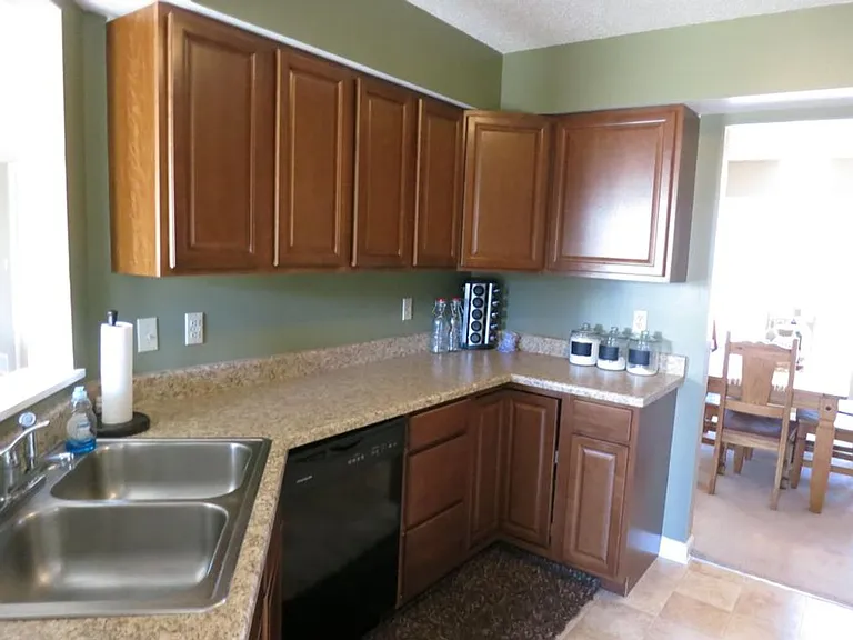 3604 Churchill Dr — Photo 7