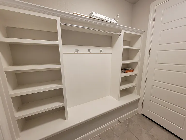 8915 Monument Parke — Photo 13