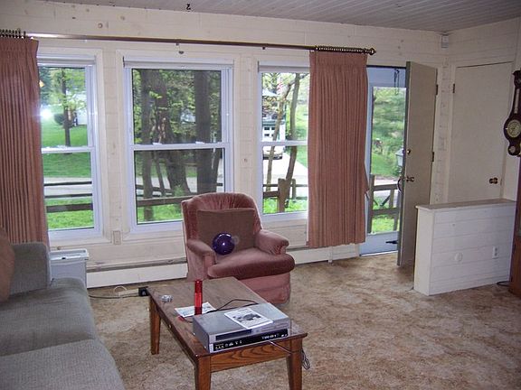 4th image of 221 Oakwood Dr