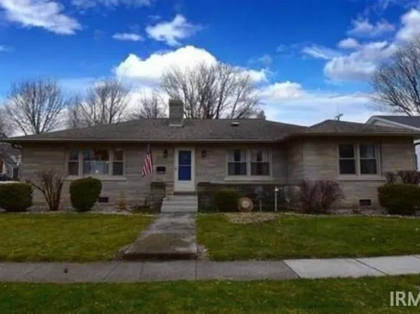122 S Riverside Dr, Winamac, IN 46996