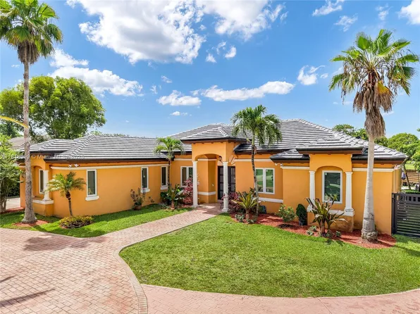 9020 SW 171st Ter, Palmetto Bay, FL 33157