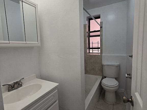 5th image of 2070 Arthur Ave APT 1E