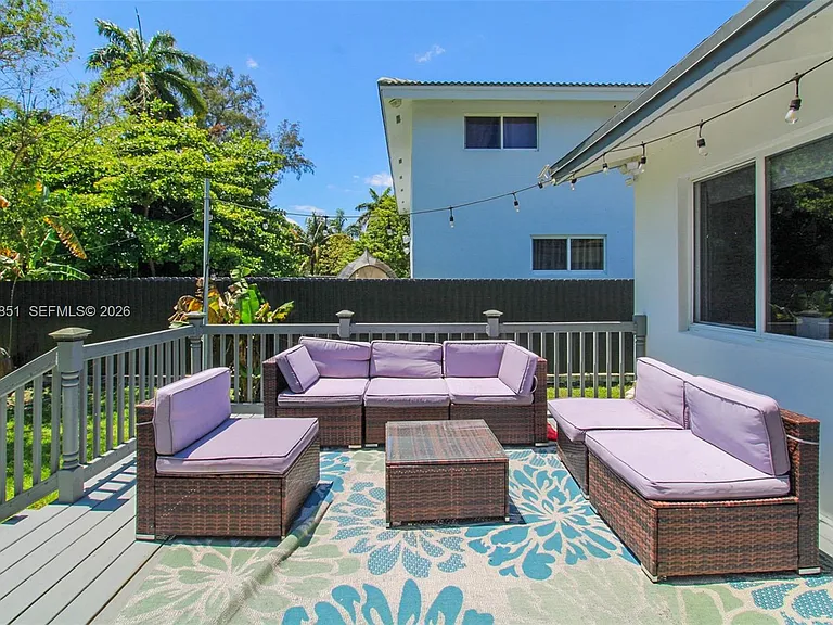360 NE 116th St — Photo 20